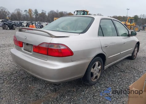 1998 Honda Accord Ex z USA, uszkodzony, nr VIN 1HGCG5656WA257578